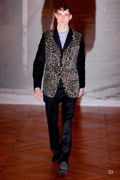 Look 10